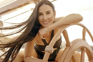Cum arată Demi Moore, la 59 de ani, în costum de baie. Imagini de senzație