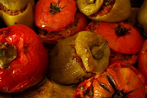 Cât timp se lasă ardeii umpluți la fiert. Așa ies delicioși. Secretul pe care trebuie să-l afli