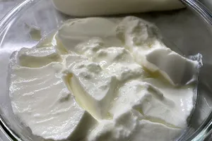 Nu mai face niciodată această greșeală când desfaci un iaurt. Se va strica imediat