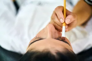 Greșeala de machiaj care te îmbătrânește cu 10 ani. Ce nu trebuie să faci niciodată