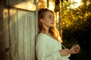 Suntem împreună de 3 ani, dar peste tot unde mă duc sunt singură. Refuză să meargă cu mine, spune că se simte mai bine acasă