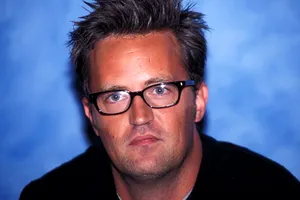 De ce a murit Matthew Perry, actorul din celebrul serial Friends. Cum a fost găsit. Apropiații sunt șocați