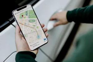 Cine este și cum arată Karen Jacobsen, vocea din spatele aplicației GPS. E singura femeie de care ascultă toți șoferii