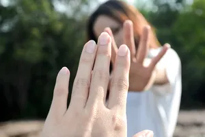 Îmi spune că mă iubește, dar vrea să ne despărțim. Nu mai înțeleg nimic