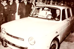 Ce s-a întâmplat cu prima Dacia fabricată la Colibași, pe 20 august 1968. Textul inscripționat la motorul mașinii
