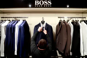 Cum să ieși din anonimat cu hainele office? Boss are soluția!