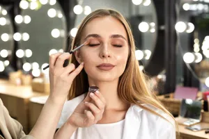 Sfaturi de înfrumusețare pentru un look întinerit. Cum să obții un machiaj impecabil și revigorant