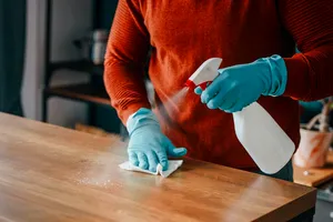 Ghid practic pentru dezinfectarea locuinței după gripă și răceală: pași esențiali pentru un mediu sănătos