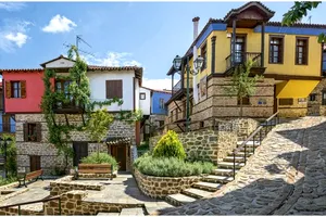 Un colț de paradis în Grecia. Satul de poveste care rivalizează cu Santorini