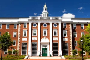 Harvard elimină taxa de școlarizare pentru majoritatea studenților americani, începând cu 2025