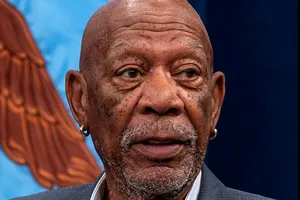 Morgan Freeman și misterul cerceilor de aur. Povestea din spatele unui accesoriu iconic