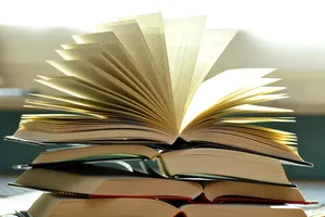 Ce cărți trebuie să citești până la finalul lui 2025? Cele mai apreciate romane și volume apărute până în luna mai