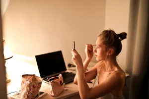 Machiajul impecabil, ruinat de greșeli simple. Ce să eviți pentru un rezultat reușit