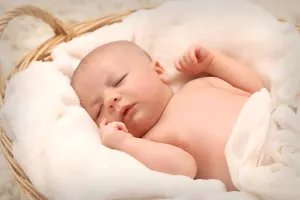 Atenție la deshidratarea sugarilor în zilele caniculare! Semnele care trebuie să ne pună pe gânduri, potrivit specialiștilor