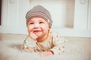 Când încep bebelușii să își recunoască numele. Ce semnale arată că înțeleg că este al lor