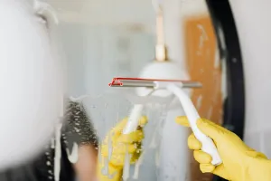 4 sarcini de curățenie pe care să le faci săptămâna aceasta ca să economisești timp tot anul