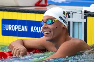 David Popovici, dublu campion mondial la Singapore. Ce sumă uriașă va încasa pentru medaliile de aur