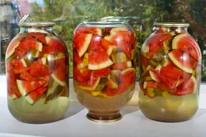 Deliciul românesc care ajută digestia. Ce beneficii are pepenele murat