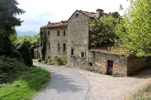 Un sat întreg de vânzare în Italia. Cât costă să devii moșier în Toscana? GALERIE FOTO