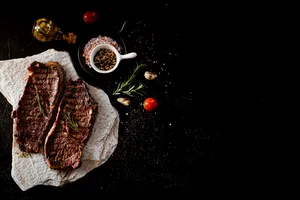 10 garnituri care transformă orice friptură într-o masă specială