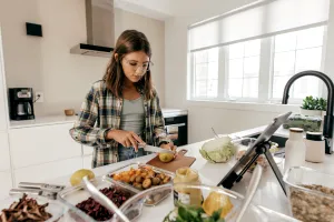 13 trăsături ale adulților care au fost parentificați în copilărie