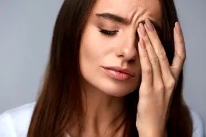 Ce înseamnă când ți se zbate ochiul? Mituri și adevăruri științifice