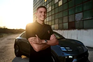 Cum arată reședința lui David Popovici de lângă București. Vila are piscină semiolimpică și o curte spațioasă