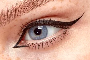 De la kohl la eyeliner modern: povestea fascinantă a produsului care ne definește privirea