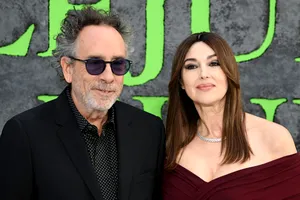 Monica Bellucci, din nou singură. Actrița și regizorul american Tim Burton și-au spus adio