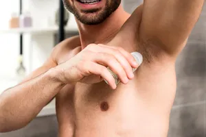 Deodorant vs. Antiperspirant: care este diferența și ce ar trebui să alegi