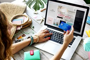 Trucuri ca să cumperi haine online ca un expert. Aşa nu vei mai da greş niciodată
