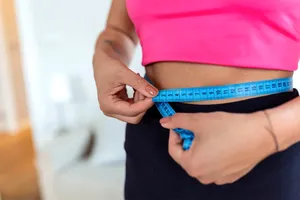 4 alimente împotriva grăsimii abdominale. Ce e recomandat să mănânci pentru un abdomen plat