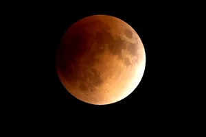 Eclipsa de Lună din noiembrie 2022. Când are loc. Zodiile care nu vor avea o perioadă prea liniștită