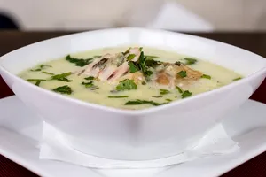 Ce să pui mereu în ciorbă pentru un gust ca în copilărie. Bunicile foloseau mereu acest ingredient special