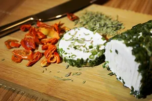 Ce conține de fapt brânza vegetală. Pericolul nebănuit, avertismentul lansat de un cunoscut specialist