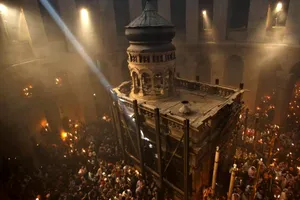 Misterul Luminii Sfinte de la Ierusalim. Cum se aprinde, de fapt, Lumina Sfântă de Paște
