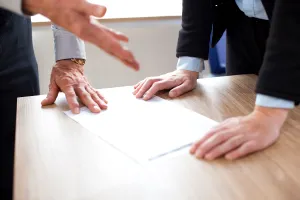 Ce se întâmplă cu averea unei persoane decedate care nu are moștenitori. Unde ajung banii, de fapt