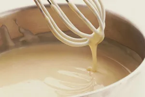 Cu ce trebuie să amesteci făina înainte de a o adăuga în sosuri. Așa nu va mai face niciodată cocoloașe