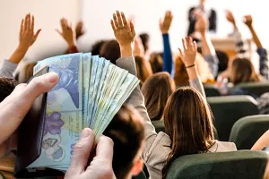 Când intră bursele elevilor pe card în anul școlar 2023-2024. Când se fac plățile