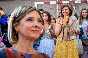 Cum și-a făcut apariția Carmen Iohannis alături de elevii săi. Ținuta cu care a atras toată atenția FOTO
