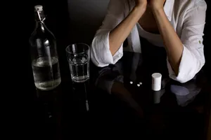 Poate alcoolul să declanșeze atacuri de panică? Ce spun experții despre legătura dintre consumul de alcool și anxietate