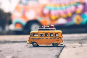 Voucherele de vacanță vor fi acordate doar bugetarilor cu salarii sub 6.000 lei. Noua lege intră în vigoare din 2026