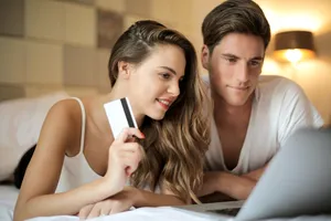 Patru reguli esențiale pentru cumpărături online în siguranță. Greșeli care te pot lăsa fără bani pe card