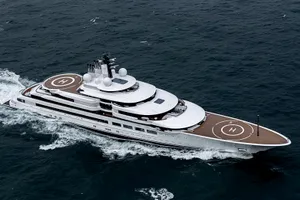 Cum arată iahtul lui Vladimir Putin. Are piscină care se transformă în ring de dans, un cinema imens și două heliporturi