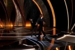 Will Smith – derapaj uriaș la Premiile Oscar 2022. Actorul s-a enervat la culme și l-a pălmuit pe comediantul Chris Rock