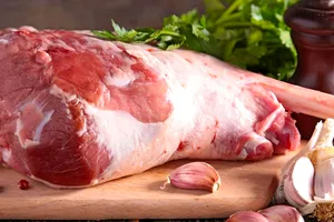 Cât a ajuns să coste carnea de miel în pieţe cu câteva zile înainte de Paşte. Preţurile au explodat