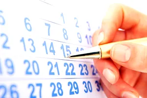 Modificare în Codul Muncii. Ce se întâmplă cu zilele libere de sărbătorile legale care pică în weekend