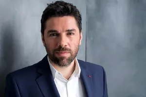 Cine este și cum arată iubita lui Alex Dima. Prezentatorul Pro TV și partenera sa au devenit părinții unui băiețel