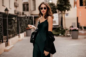 Rochii lungi de vară care avantajează orice siluetă. 4 modele de purtat în sezonul estival