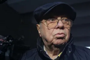 Fiul lui Alexandru Arșinel, prima reacție după ce s-a spus că actorul a fost internat într-un cămin de bătrâni: „Tata nu se mai poate deplasa!”